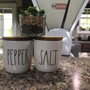 Rae Dunn salt & Pepper